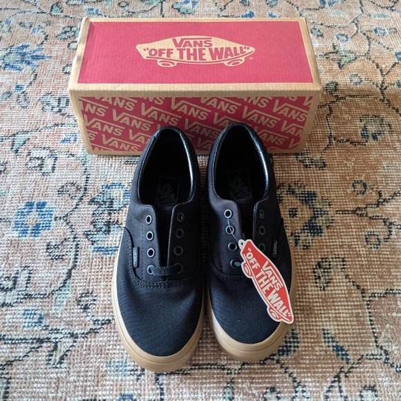 Vans Other - Vans Era Black Classic Gum low top lace-up skate Boys shoes US 5 NEW W/ Box